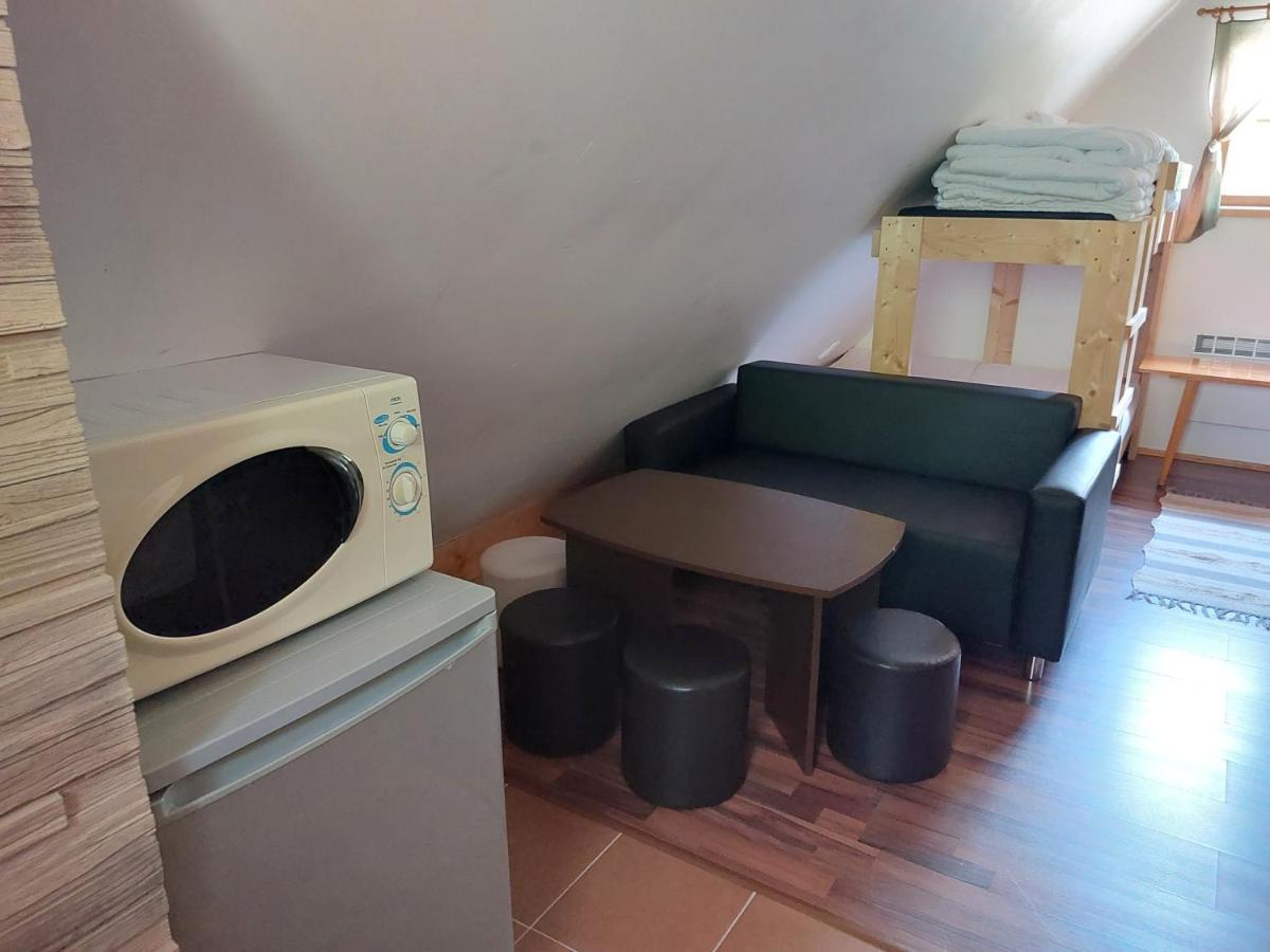 Chatka Pod Jaskynou Maluzina Exteriör bild