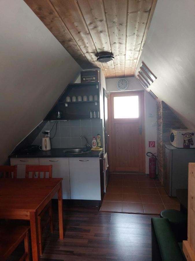 Chatka Pod Jaskynou Maluzina Exteriör bild