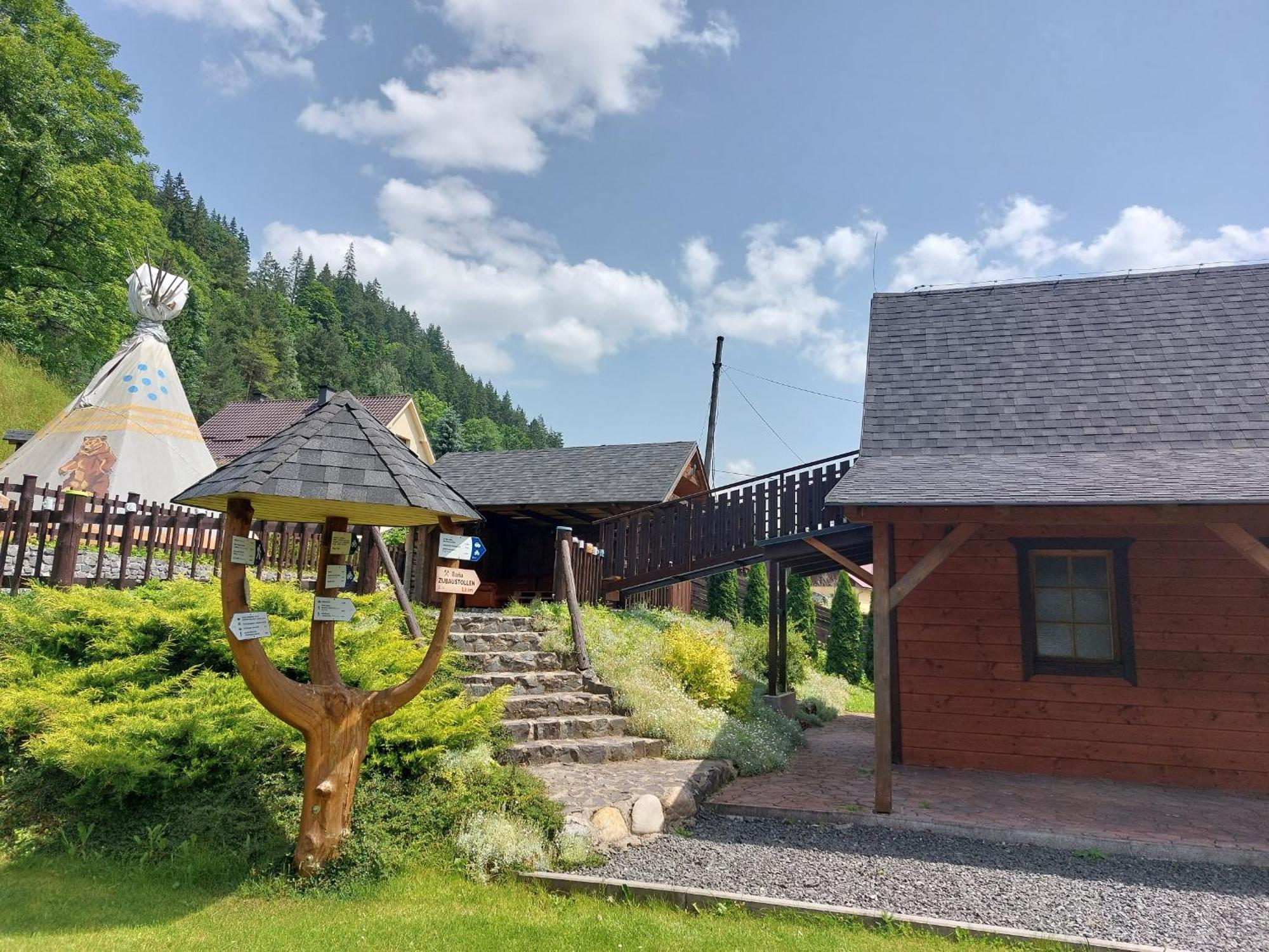 Chatka Pod Jaskynou Maluzina Exteriör bild